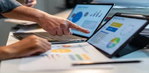 business-meeting-about-analytics